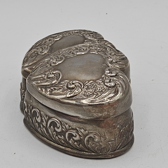 Rare vintage Music Box with Two Hearts/ Vintage Silver Plated Metal Trinket Box - Picture 11 of 13